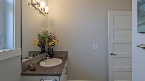 1740 Tower Ranch Drive, Kelowna, BC - Indoor Photo Showing Bathroom