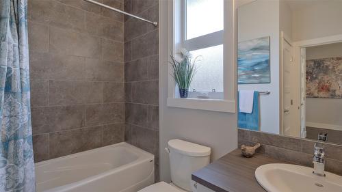 1740 Tower Ranch Drive, Kelowna, BC - Indoor Photo Showing Bathroom