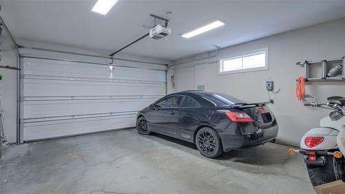 1740 Tower Ranch Drive, Kelowna, BC - Indoor Photo Showing Garage