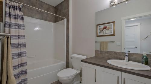 1740 Tower Ranch Drive, Kelowna, BC - Indoor Photo Showing Bathroom