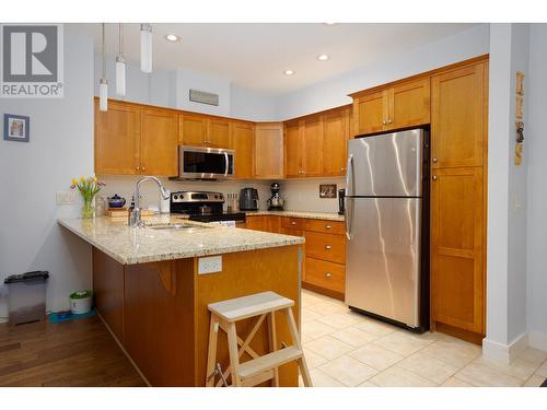 2200 Upper Sundance Drive Unit# 2208, West Kelowna, BC - Indoor Photo Showing Kitchen With Double Sink