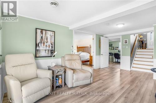 93 Montpetit Street, Prescott And Russell, ON - Indoor Photo Showing Living Room