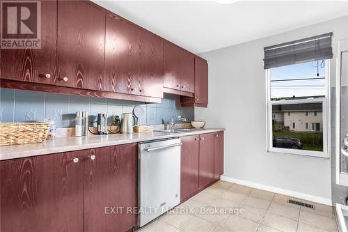 93 Montpetit Street, Prescott And Russell, ON - Indoor Photo Showing Kitchen