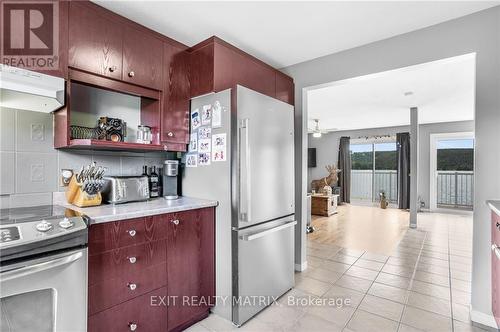 93 Montpetit Street, Prescott And Russell, ON - Indoor Photo Showing Kitchen