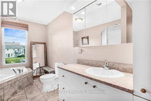 93 Montpetit Street, Prescott And Russell, ON - Indoor Photo Showing Bathroom