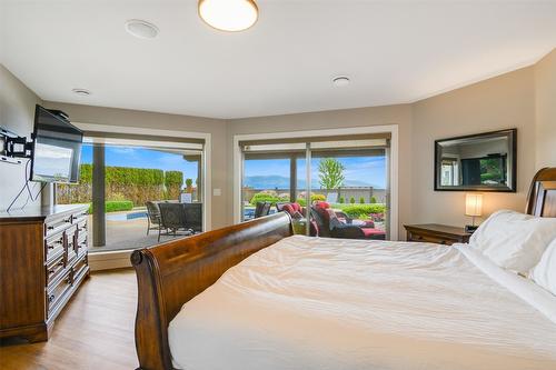 896 Hewetson Avenue, Kelowna, BC - Indoor Photo Showing Bedroom