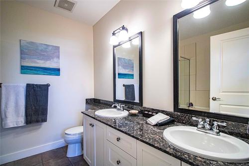 302-3301 Skaha Lake Road, Penticton, BC - Indoor Photo Showing Bathroom