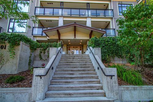 302-3301 Skaha Lake Road, Penticton, BC - Outdoor With Balcony