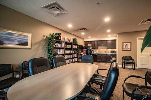 302-3301 Skaha Lake Road, Penticton, BC - Indoor Photo Showing Dining Room