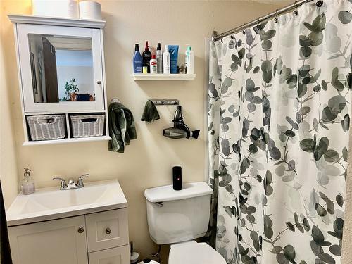 108-3800 24 Avenue, Vernon, BC - Indoor Photo Showing Bathroom