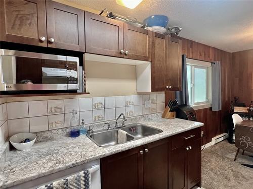 108-3800 24 Avenue, Vernon, BC - Indoor Photo Showing Kitchen With Double Sink