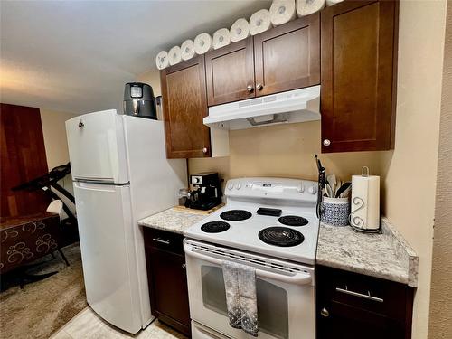 108-3800 24 Avenue, Vernon, BC - Indoor Photo Showing Kitchen