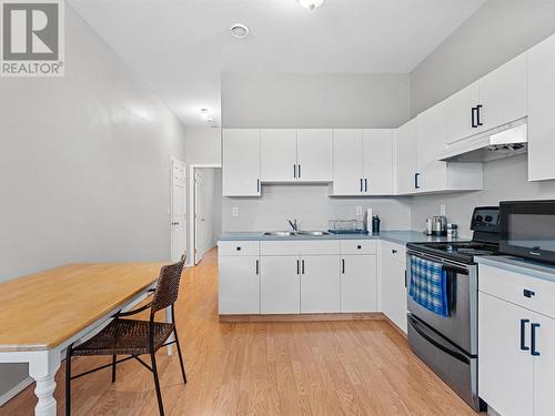 3559 Glen Eagles Court, West Kelowna, BC - Indoor Photo Showing Kitchen With Double Sink