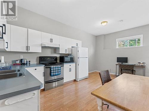 3559 Glen Eagles Court, West Kelowna, BC - Indoor Photo Showing Kitchen With Double Sink