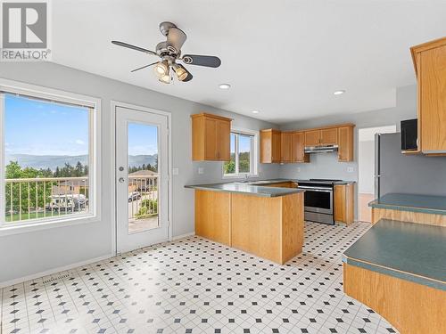 3559 Glen Eagles Court, West Kelowna, BC - Indoor Photo Showing Kitchen