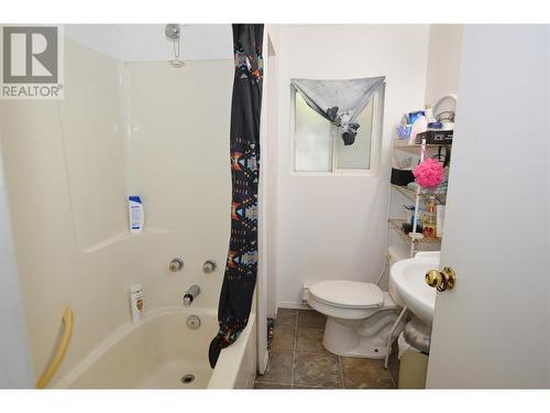 362 Nanaimo Avenue W, Penticton, BC - Indoor Photo Showing Bathroom