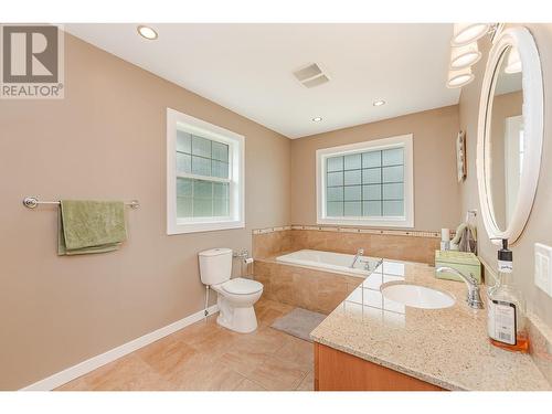 1630 17 Street Se, Salmon Arm, BC - Indoor Photo Showing Bathroom