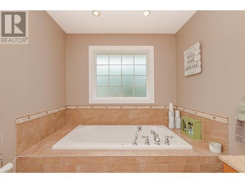 1630 17 Street Se, Salmon Arm, BC - Indoor Photo Showing Bathroom