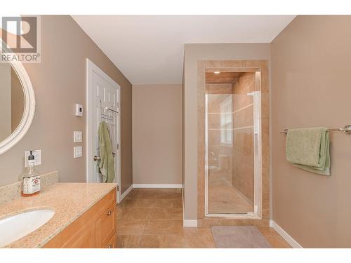 1630 17 Street Se, Salmon Arm, BC - Indoor Photo Showing Bathroom