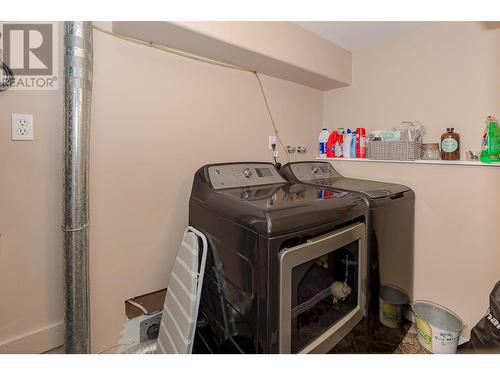 1630 17 Street Se, Salmon Arm, BC - Indoor Photo Showing Laundry Room