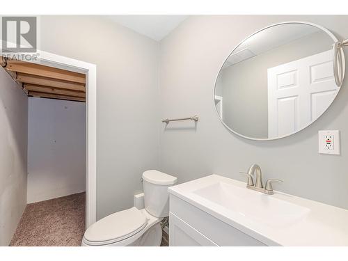 1630 17 Street Se, Salmon Arm, BC - Indoor Photo Showing Bathroom