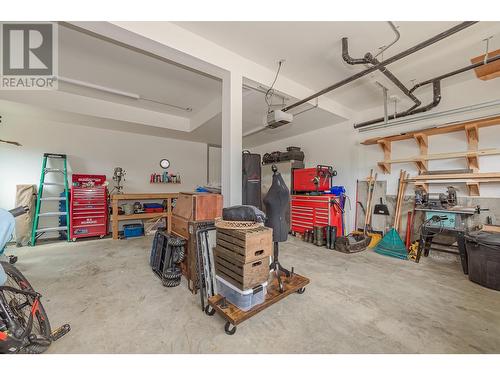 1630 17 Street Se, Salmon Arm, BC - Indoor Photo Showing Garage