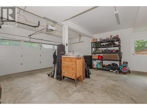 1630 17 Street Se, Salmon Arm, BC - Indoor Photo Showing Garage