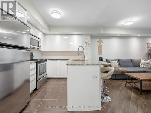 1201 - 1060 Sheppard Avenue W, Toronto (York University Heights), ON - Indoor Photo Showing Kitchen With Upgraded Kitchen