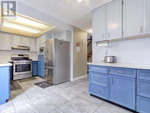 92 Simmons Boulevard, Brampton, ON - Indoor Photo Showing Kitchen