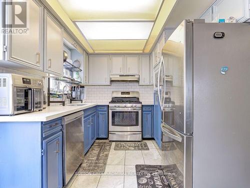 92 Simmons Boulevard, Brampton, ON - Indoor Photo Showing Kitchen