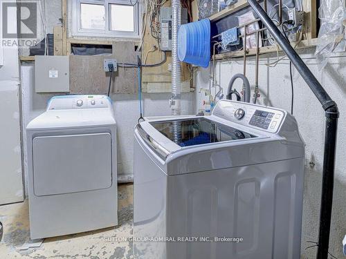 92 Simmons Boulevard, Brampton, ON - Indoor Photo Showing Laundry Room