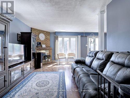 92 Simmons Boulevard, Brampton (Madoc), ON - Indoor Photo Showing Living Room