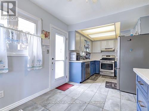 92 Simmons Boulevard, Brampton (Madoc), ON - Indoor Photo Showing Kitchen