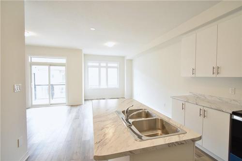 40 Zinfandel Drive|Unit #48, Hamilton, ON - Indoor Photo Showing Kitchen With Double Sink