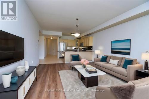 15 - 484 Millen Road, Hamilton (Lakeshore), ON - Indoor Photo Showing Living Room