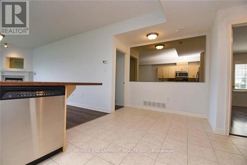 15 - 484 Millen Road, Hamilton (Lakeshore), ON - Indoor Photo Showing Kitchen