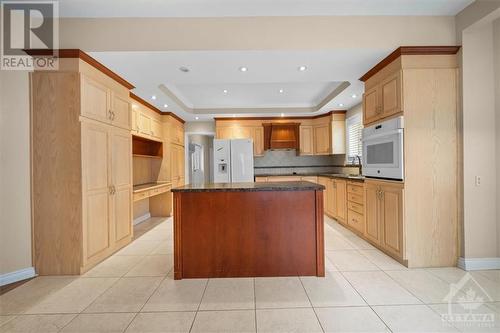 1072 Bravar Drive, Ottawa, ON - Indoor Photo Showing Kitchen