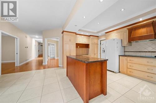 1072 Bravar Drive, Ottawa, ON - Indoor Photo Showing Kitchen