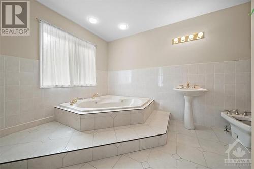 1072 Bravar Drive, Ottawa, ON - Indoor Photo Showing Bathroom