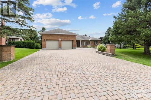 1072 Bravar Drive, Ottawa, ON - Outdoor