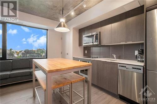 105 Champagne Avenue S Unit#503, Ottawa, ON - Indoor Photo Showing Kitchen