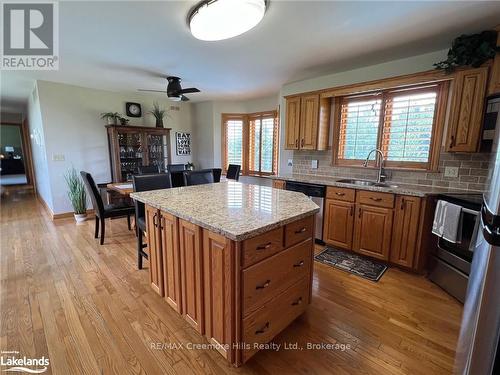 2332 Centre Line, Clearview, ON - Indoor Photo Showing Kitchen With Double Sink