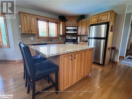 2332 Centre Line, Clearview, ON - Indoor Photo Showing Kitchen