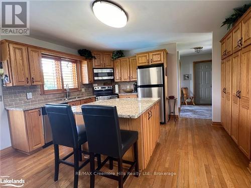 2332 Centre Line, Clearview, ON - Indoor Photo Showing Kitchen