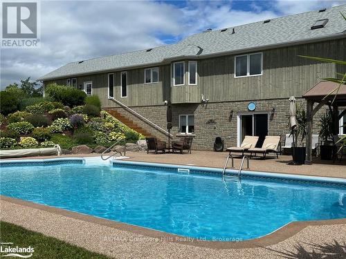 2332 Centre Line, Clearview, ON - Outdoor With In Ground Pool