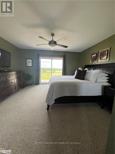 2332 Centre Line, Clearview, ON - Indoor Photo Showing Bedroom