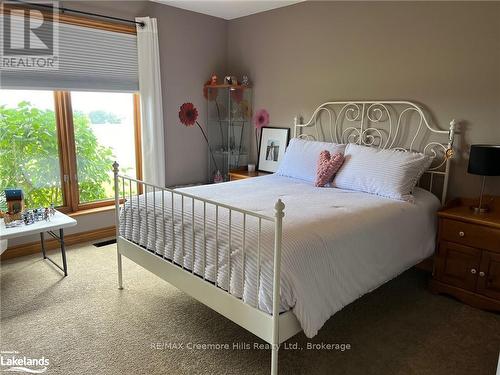 2332 Centre Line, Clearview, ON - Indoor Photo Showing Bedroom