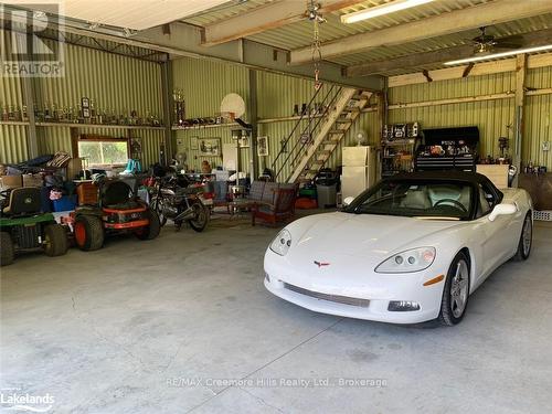 2332 Centre Line, Clearview, ON - Indoor Photo Showing Garage