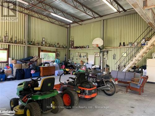 2332 Centre Line, Clearview, ON - Indoor Photo Showing Garage