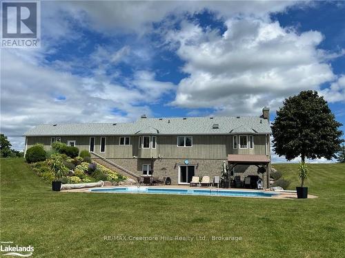 2332 Centre Line, Clearview, ON - Outdoor With In Ground Pool